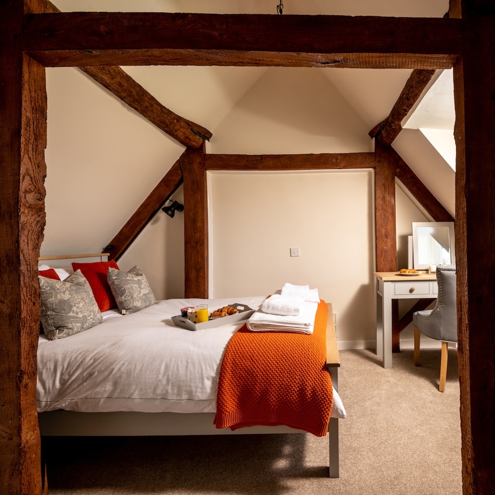 cotswolds_uk's tweet photo. ⭐️ NEW COMPETITION ⭐️
*WIN A COTSWOLDS STAYCATION PLUS A GIN SCHOOL EXPERIENCE*
✨TO WIN head to our Instagram...
https://t.co/BDZadfahgO
#visitthecotswolds #weekendcandy https://t.co/SkpM3GJeDc
