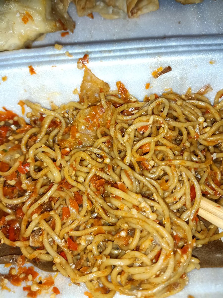 FOOD_FESS's tweet photo. Pertama kali nyobain gacoan lv 8, ku akui pwedessss bwanget😭😭 kalian bisa ngabisin yg lv 8 ga guis https://t.co/5qWrhZoiII
