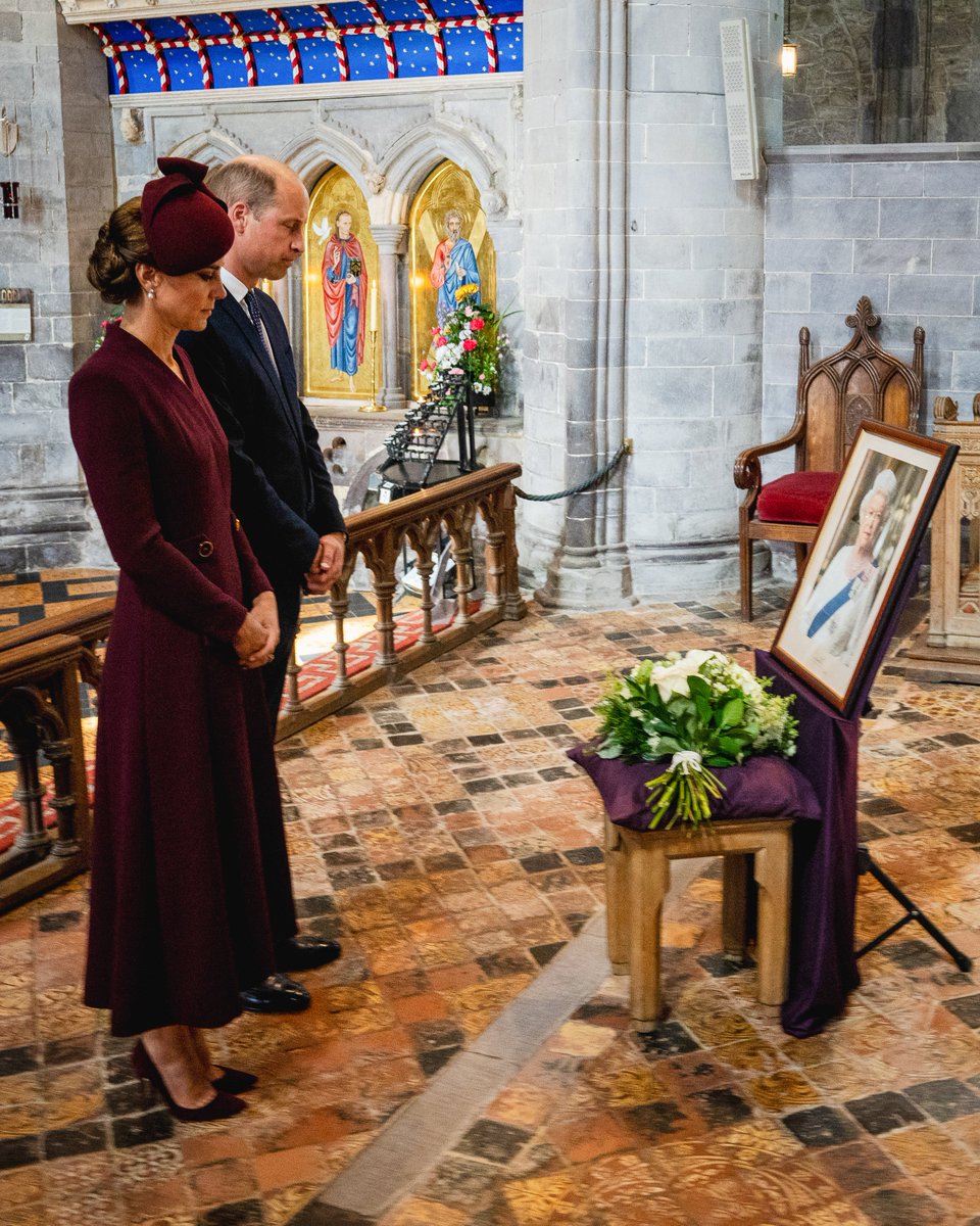 KensingtonRoyal's tweet photo. A moment of reflection at St Davids Cathedral honouring Her Late Majesty and all that she did for communities like this around the UK, the Commonwealth and the world. https://t.co/44JXfwCc4S