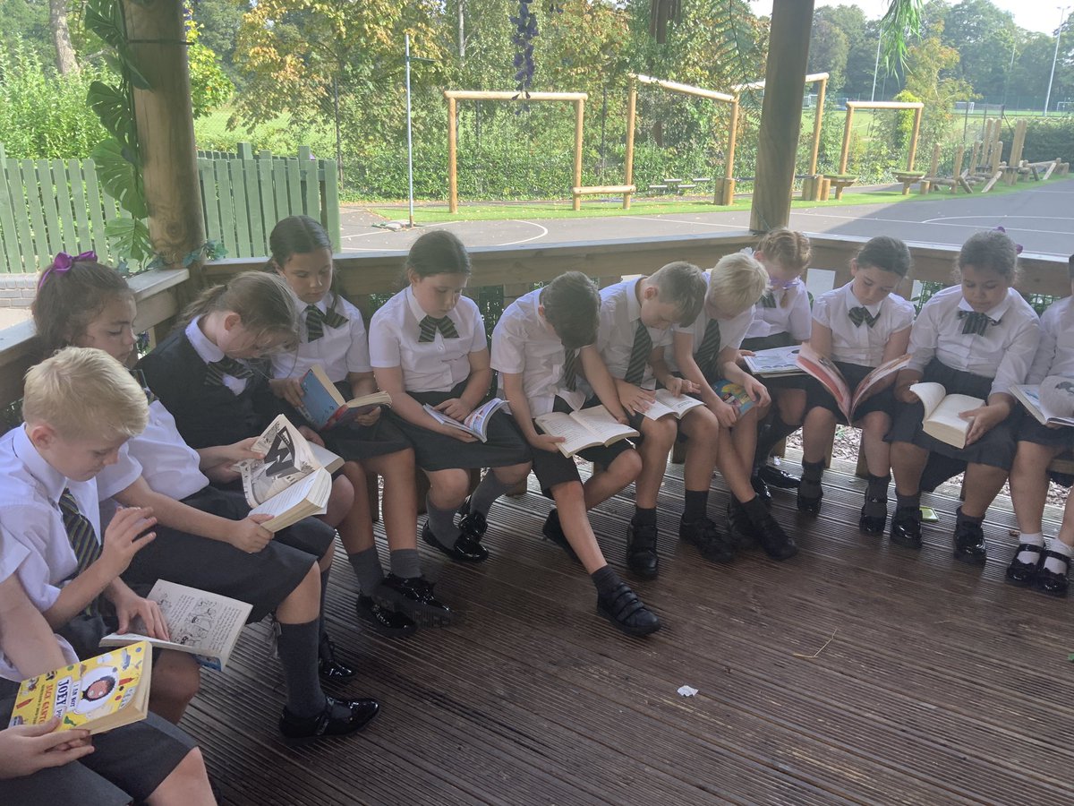RunnymedeStEd's tweet photo. After a really successful first week Year 4 took time outside to enjoy the late summer and some restful reading time π π #LRQM #LWQM https://t.co/RTibUSD02K
