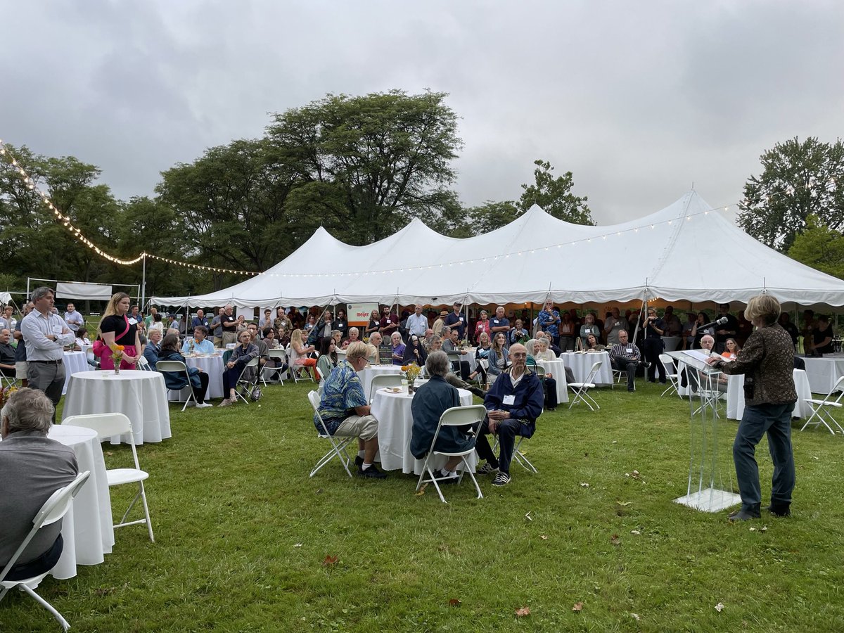 Rebecca Esselman tweet media