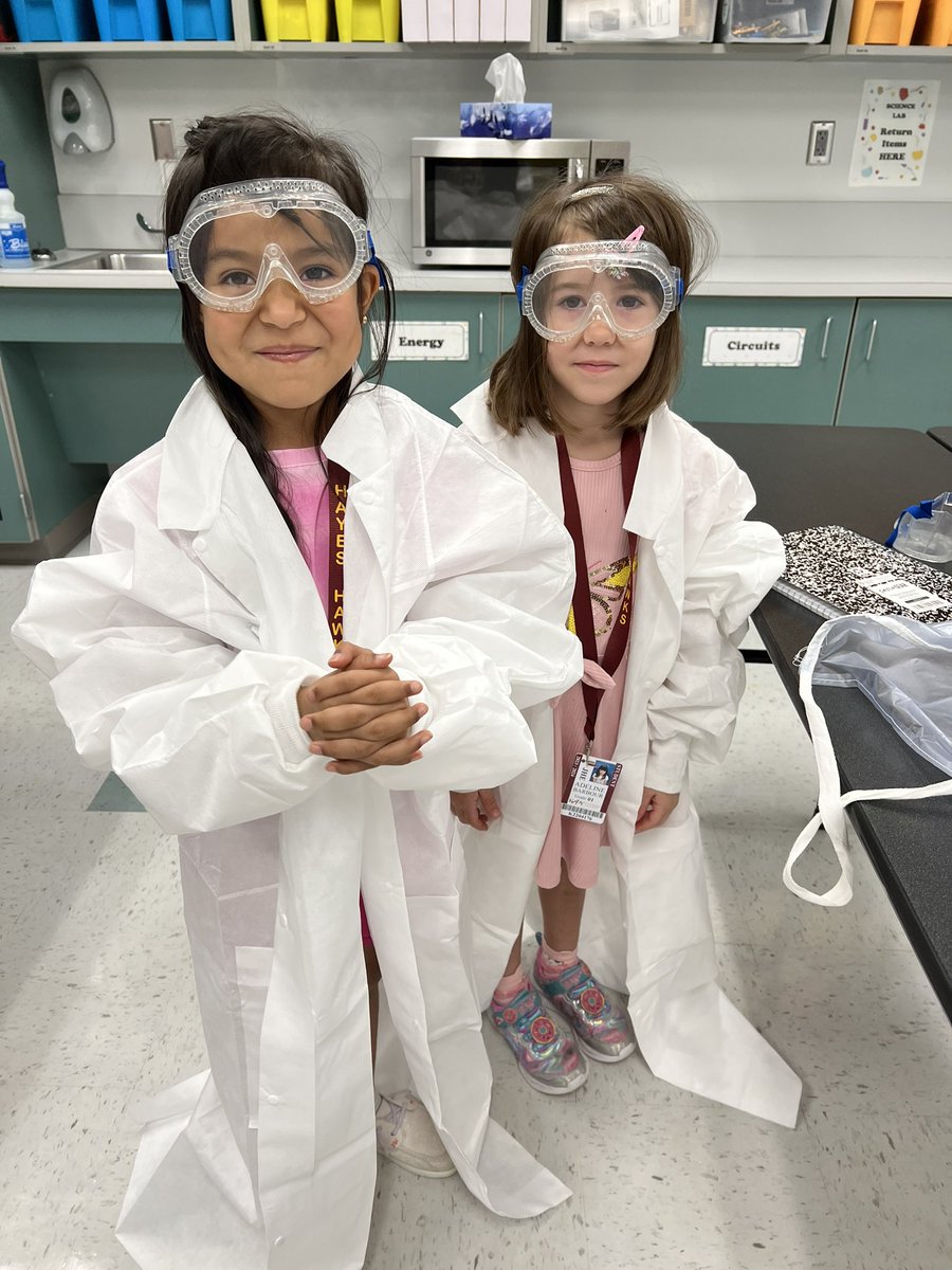 wojcikfaith's tweet photo. Our first graders are learning all about the importance of science lab tools and safety. #HayesHawks #HayesFirstGrade https://t.co/TF61Rt5fyW