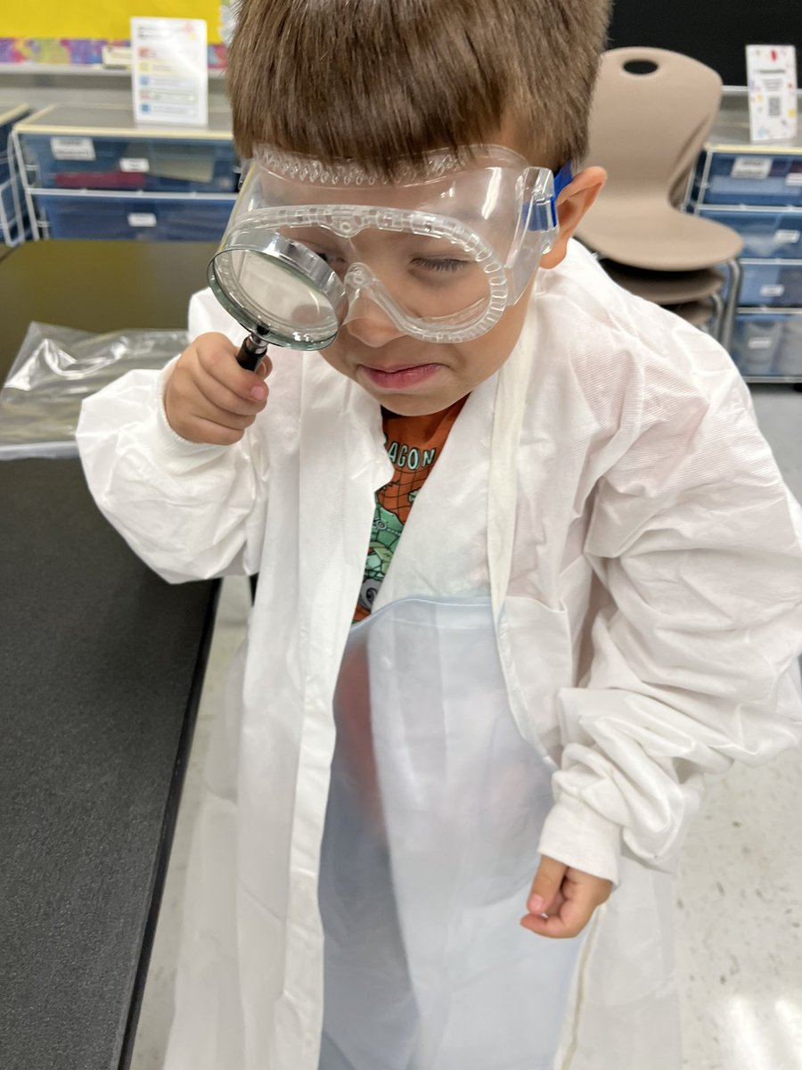 wojcikfaith's tweet photo. Our first graders are learning all about the importance of science lab tools and safety. #HayesHawks #HayesFirstGrade https://t.co/TF61Rt5fyW