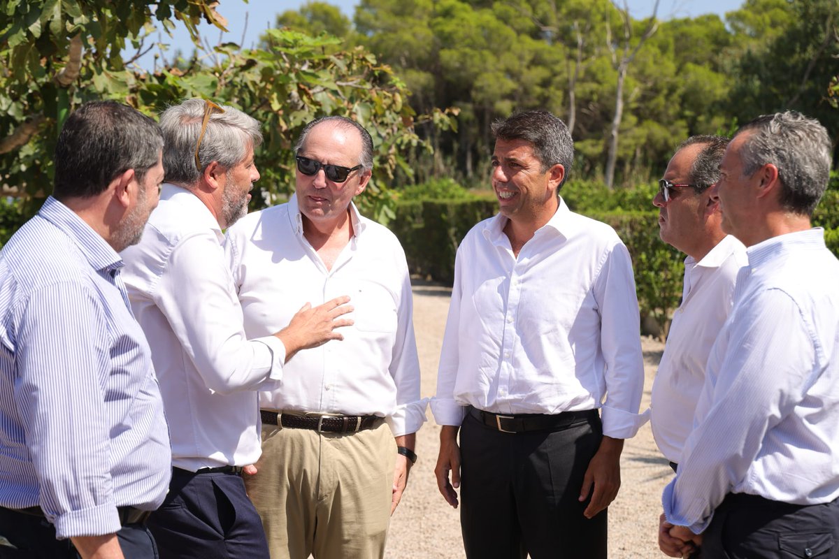 👥🏭 <a href="/carlos_mazon_/">Carlos Mazón</a> assisteix a la trobada empresarial organitzada per la <a href="/camara_valencia/">Cámara Valencia</a>

📌 Participen les conselleres de <a href="/GVAhisenda/">GVA Hisenda</a>, <a href="/GVAMediAmbient/">GVA Medi Ambient Infraestructures Territori</a> i @GVAinnovacion i el conseller de <a href="/GVAeducacio/">GVA Educació</a>
