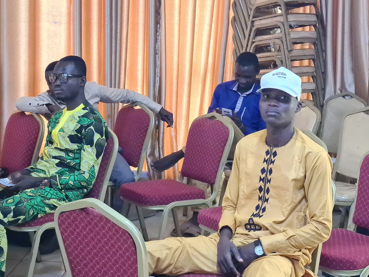GYBNBenin's tweet photo. C'était le moment de tester nos connaissances sur la biodiversité lors du Quiz animé par Ben Rachad Sanoussi @rachadsanoussi. Félicitations aux gagnants qui emportent une précieuse copie de la Convention sur la Diversité Biologique (CDB). 🌍🌿📚 

#BYBN #SommetNational #Quiz #CDB https://t.co/PBu0zgaIfR