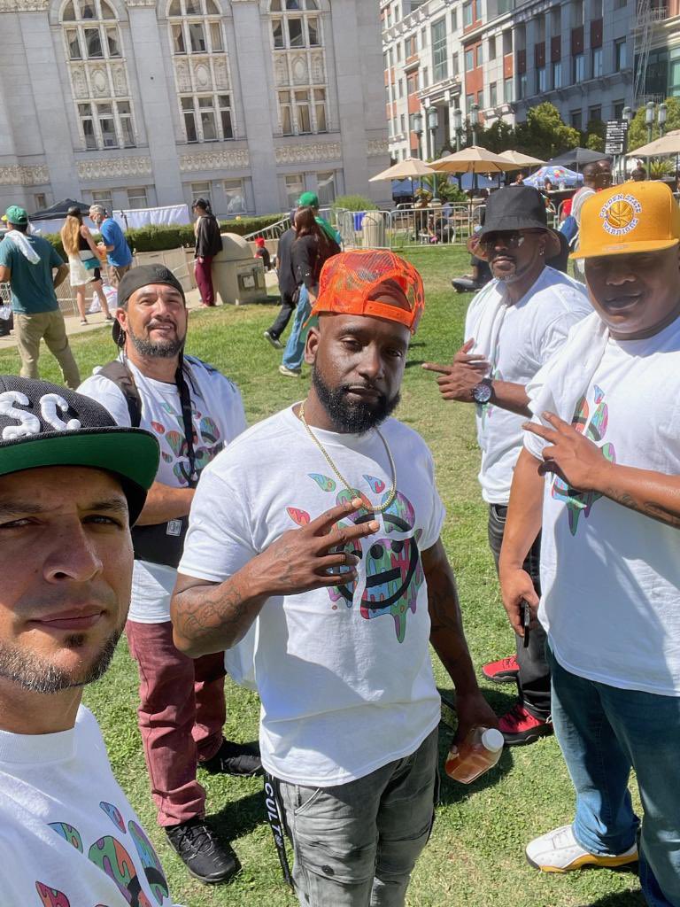 Good Morning from some #MSC affiliates #IRL <a href="/MutantShibaClub/">Mutant Shiba Club</a> <a href="/franchisegq/">#MambaForever🍌💊🧪</a> #KeepingItLit 🐾 #MSC4L #HieroDay