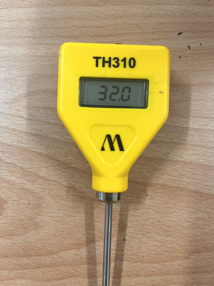 Poloshon1's tweet photo. La température a 14h dans ma salle de classe ! Autant dire que les élèves sont totalement incapables d’apprendre et moi je n’étais pas au max ! https://t.co/gaX6CWFOvx