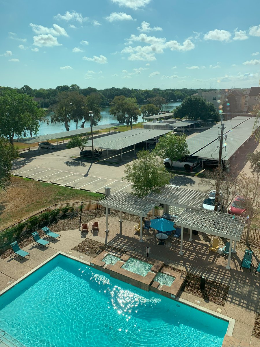 ClearLakePlace's tweet photo. At Clear Lake Place you get a room with a view!! https://t.co/AuDLn55Ezg