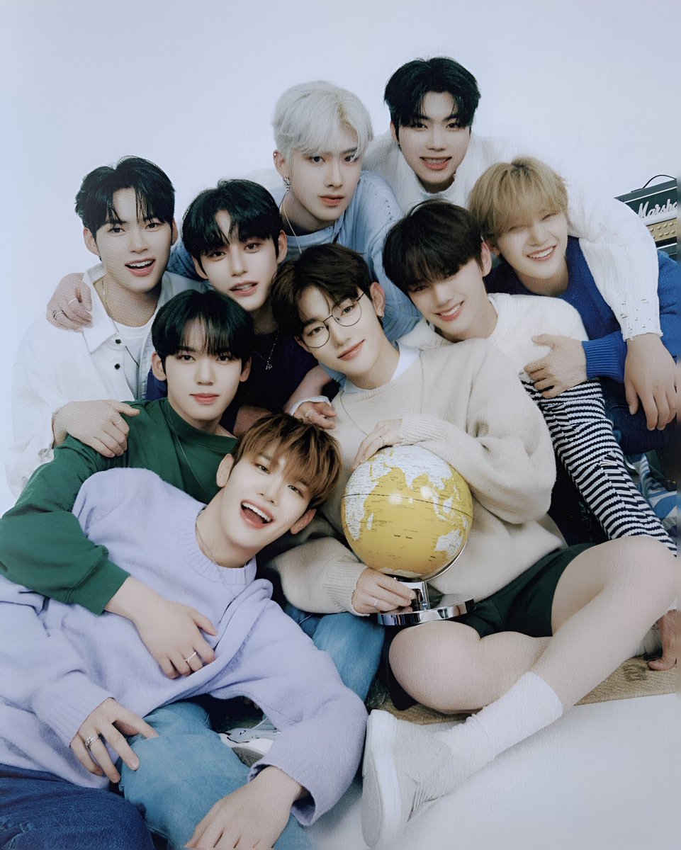 chocomintdnl's tweet photo. We love you ZEROBASEONE ❤ and We are one ❤ @ZB1_official #ZB1 #ZEROBASEONE https://t.co/ePyr1sfHEc
