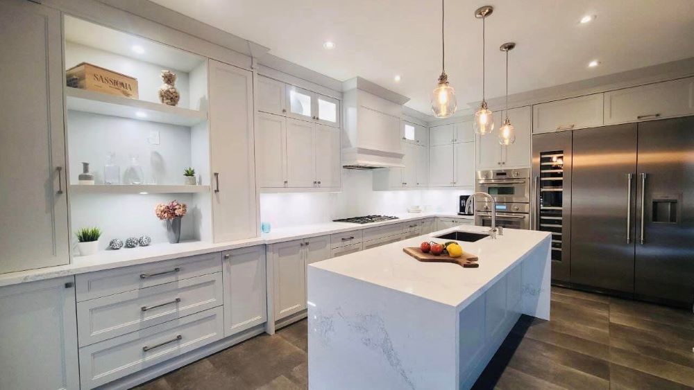 JosephKitchenON's tweet image. This stunning #remodel features double stacked #cabinets in a modern off white with a custom-made mantel box.

🌍Learn More:josephkitchens.com/services/kitch…

#TransitionalKitchen #TransitionalKitchenRemodel #ModernKitchen #CustomKitchen #Kitchen #KitchenRenovation #KitchenRemodel #Toronto