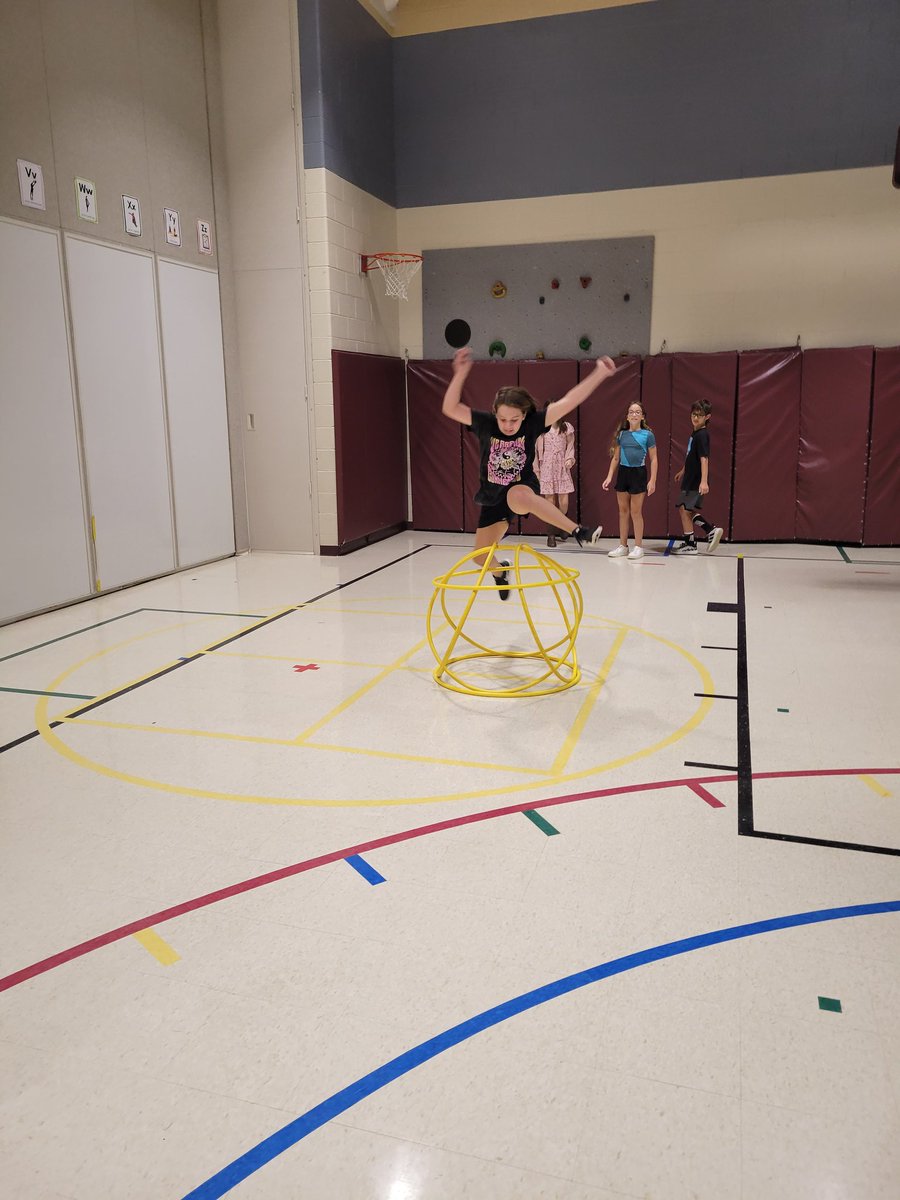 MsZarzycki27's tweet photo. 5th grade taking on the bonus Hula Hut challenge - jump over without knocking it down.  #PE #PhysEd #PhysicalEd https://t.co/97gAeWtf2k