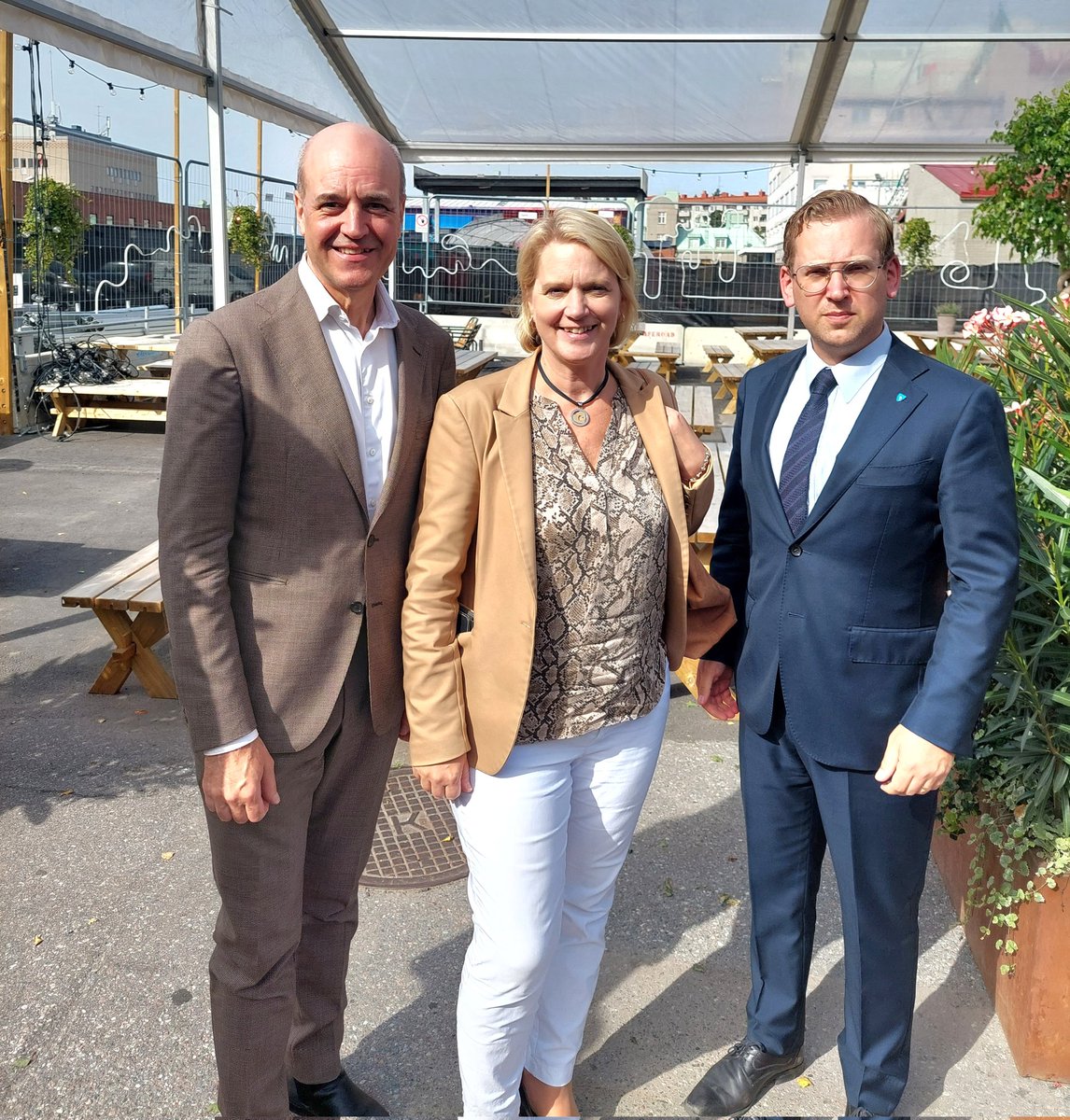 <a href="/MTRNordic/">MTR Nordic</a>, <a href="/atriumljungberg/">Atrium Ljungberg</a> och <a href="/SthlmsHK/">Stockholms Handelskammare</a> arrangerade idag det första av fyra Stockholmssamtal under 2023 och 2024. Temat var Trygghet i offentlig miljö och huvudtalare var Fredrik Reinfeldt och <a href="/AlexanderOjanne/">Alexander Ojanne</a>. Värd från MTR var VD Caroline Åstrand. #stockholmssamtalen
