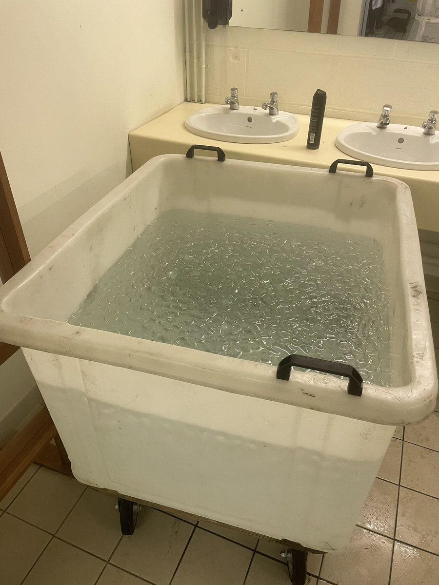 Thanks a million to @KilbegganRaces for supplying a ice bath today with such late notice. It’s much appreciated and badly needed 🥵 @Irish_Jockeys @jenepugh