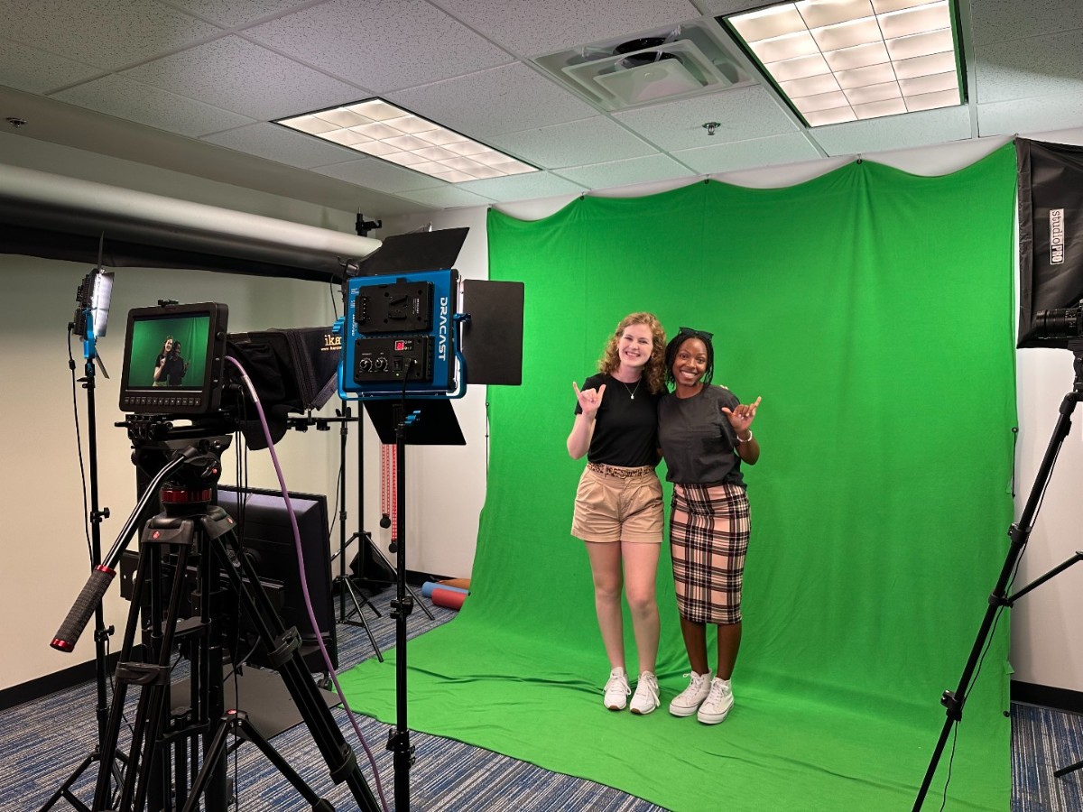fgcu's tweet image. Thanks for flying by the FGCU Library Welcome Event yesterday! 🦅🤙 #FGCU #FGCULibrary #WingsUp