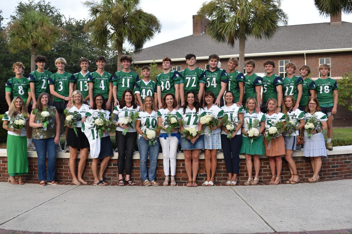 Bishop_England's tweet image. 🏈 Our #BEmoms are a significant and fantastic part of our #BEfamily! Last night, the Varsity Football moms enjoyed a special tradition with their sons at the Mother-Son Dinner. 💚 We appreciate and admire the support all our #BEmoms give our student-athletes!