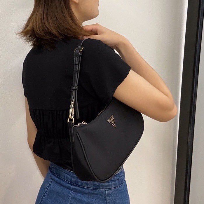 phanphrux_ni's tweet image. #preoder ￼🌷Guess paris shoulder bag outlet กระเป๋า ขนาด 24*11*5 cm

มีสองรุ่น 🐈￼
รุ่น Paris / รุ่น Little ( สายใหญ่กว่า )

￼ 1990 ฿ ( ส่งฟรี )

กระเป๋าสะพายไหล่ของ Guess สวยมาก 
ในช้อปราคา 3500 ฿ อัพเลย ￼

รอของ 5-7 วัน ￼

￼ จอง dm / เมนชั่น | มัดจำ 500 บาท