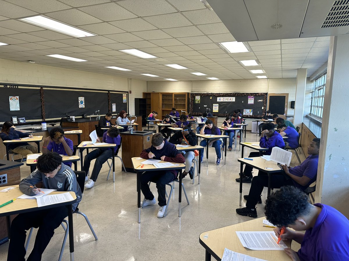 KeyMS_Cougars's tweet photo. 8th grade Teams Center! Check out our scholars! 💛💜💛💜 

#Key #KMS #KeyMiddleSchool #WeGotTheKey #HISD https://t.co/xDXJf1rfD4
