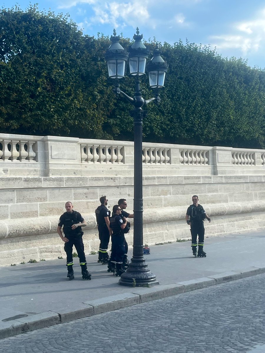 RichardJones253's tweet photo. Enjoying being in Paris for the @rugbyworldcup. Part of our extensive protection is provided by gendarmes on rollerblades. https://t.co/7SsChFGJjE