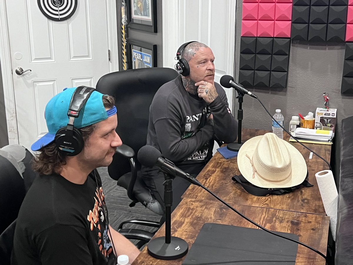 MrMikeCalta's tweet photo. Thanks to @EllisMate and @timbutterly for coming by to ram “Carnival Of Combat” coming to St. Pete in November. @luisjgomez #Skanfest #EllisMania #Legionofskanks #TheMikeCaltaShow https://t.co/w74Ufsu6FG