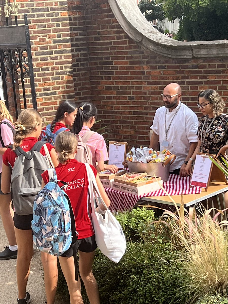 FHSRPHead's tweet photo. Ice lollies for all at the end of today here @FHSRegentsPark to round off a wonderful first week back! Well done everyone &amp; thank you @AccentCatering for making this possible.  ☀️🌞 ☀️ https://t.co/JAwZYchnWD