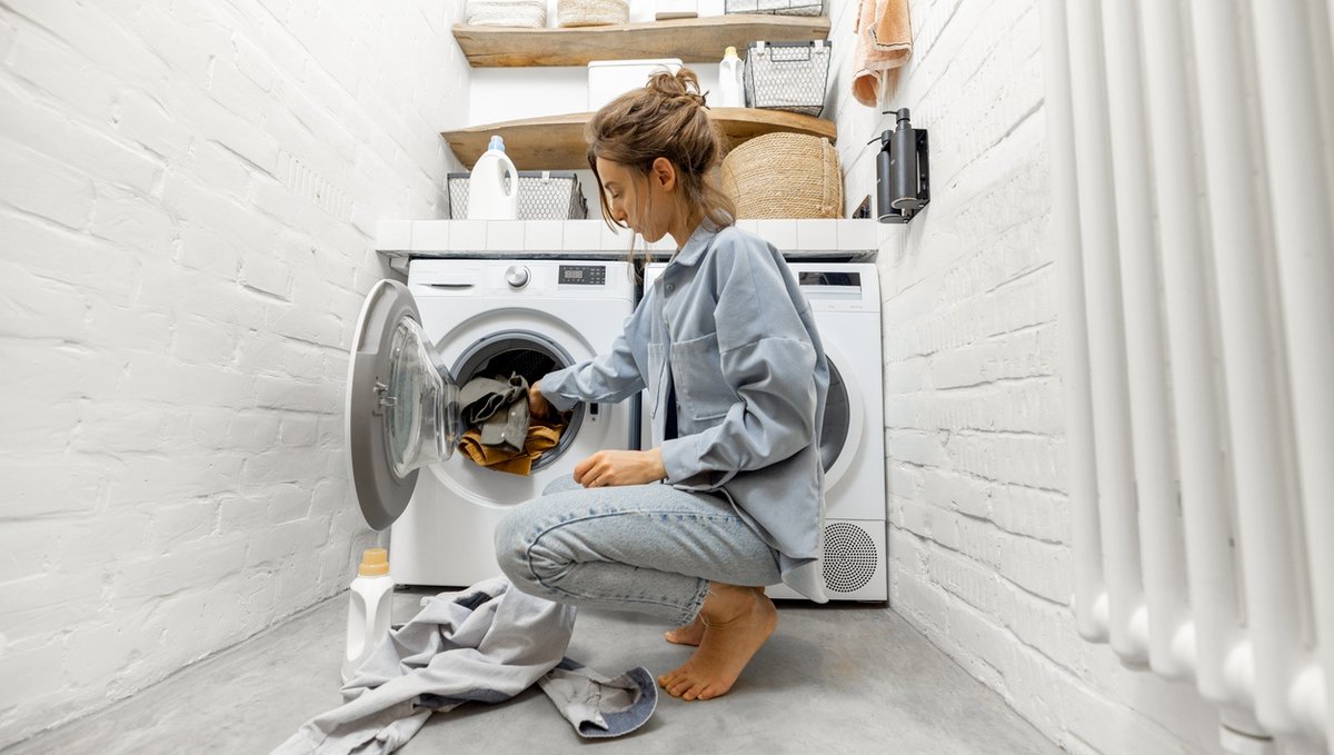 takeaDailybreak's tweet photo. How to Do Laundry Like a Vlogger
https://t.co/zXowsLpt6H

#laundry #laundrytime #laundrytips #laundrytipsandtricks #tipsandtricks #lifestyle #tiktok #tiktoktips #cleangirl #aesthetic #laundryroomidea #laundryroom #organizationaltips #organization #homeorganization #hometips https://t.co/yi1QZG08Kq