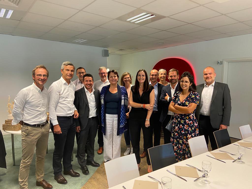 VBedague's tweet image. Sur le terrain à @lillefrance avec les équipes opérationnelles de @nexity et les fonctions comptables et financières. Je sens l’énergie du combat plus présente que jamais, avec des collaborateurs sur le pont, très ancrés dans le réel.