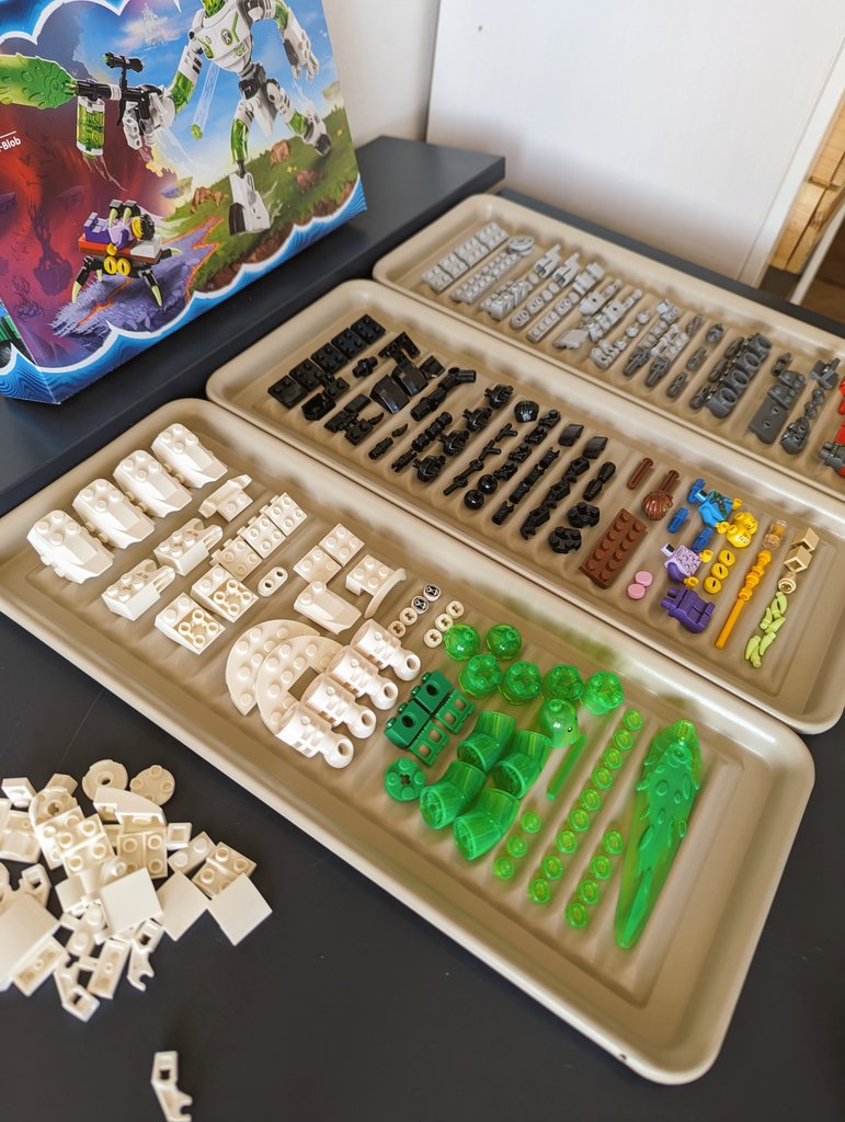 chimp_bricks's tweet photo. @BrickGuyAndy I use these cool IKEA metal dish drainers to sort my bricks! https://t.co/hxLGwAYpMa