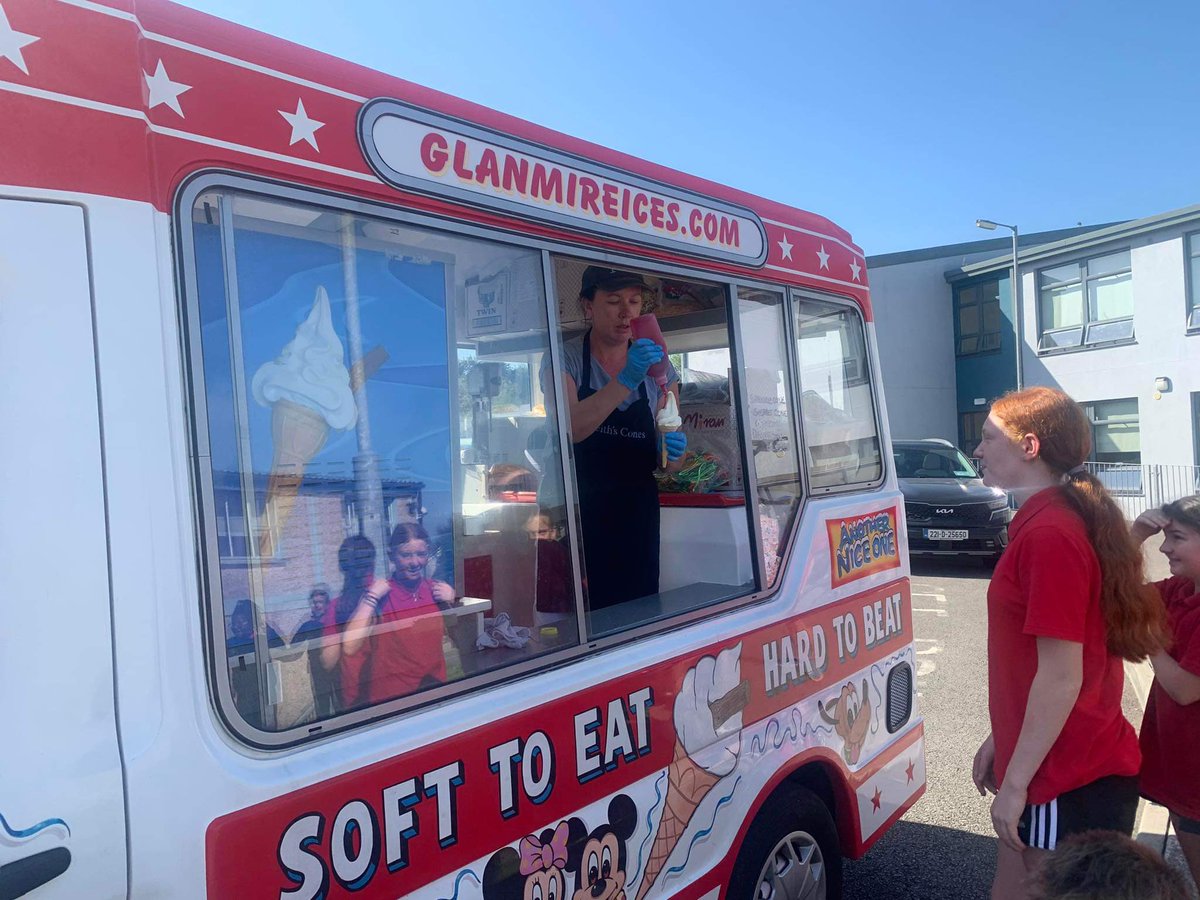 Our parents association would like to say a big thanks to Vicki from glanmire ices for calling to school today at very short notice 🌞 young and old enjoyed the ice cream treat.