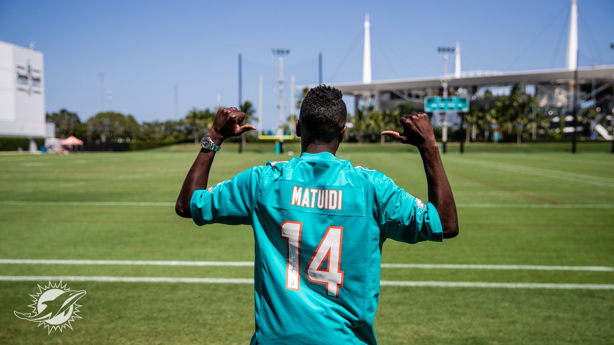 Allez les Dolphins! 🐬🇫🇷 @MATUIDIBlaise stopped by yesterday to wish @cheetah & the squad good luck this season 🙌