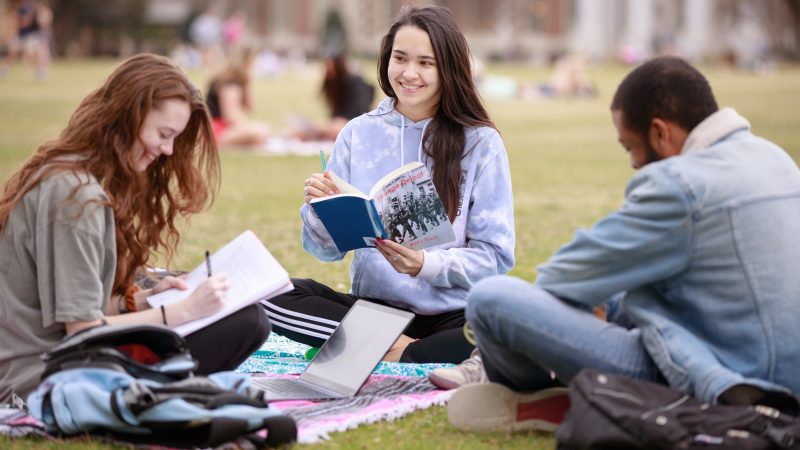 International student from the USA just about to join a #UKUniversity for a UG or Master's degree?  You could earn a generous reward of up to £40 for just 2.5 hours of your time online in our research. Take a moment now to register bit.ly/3Zca9g4 #studyUK #studyinUK