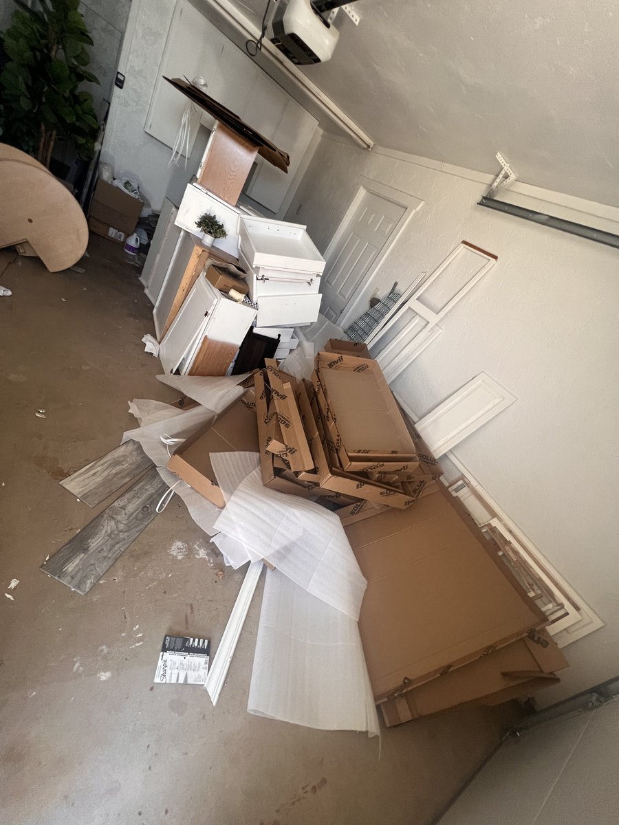 Contractor Cleanup underway

#scottsdaleaz #phoenixaz #tempeaz #phxrealtor #scottsdalerealtor #paradisevalleyaz #clutter #junkremoval #renonv #carsoncity #fallonnv #cleanout #shorttermrental