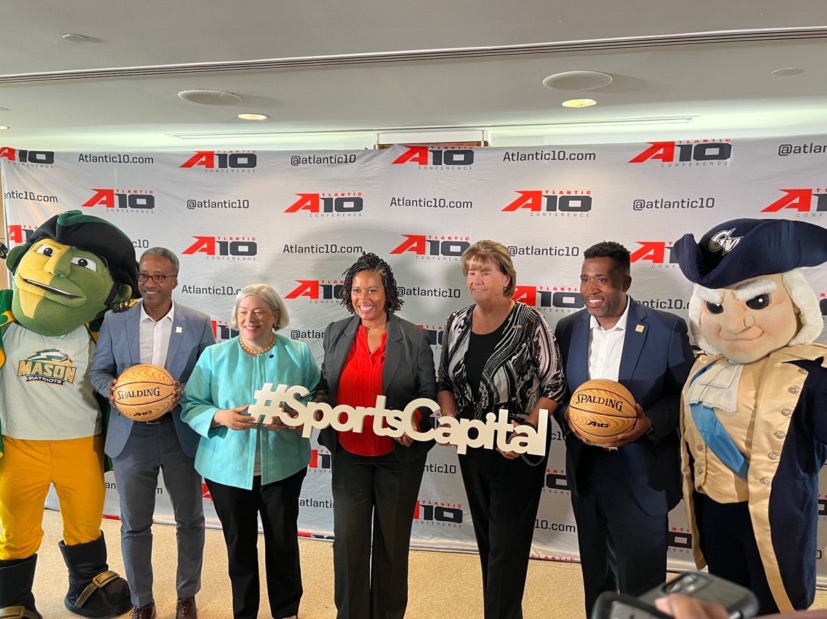 #DestinationDC is excited to welcome the @Atlantic10 to #WashingtonDC! 🙌 We look forward to supporting the 15-team league as the #NCAA Division 1 conference will relocate their headquarters to the nation’s capital and host the A-10 Men’s Basketball Championship in 2025.🏀