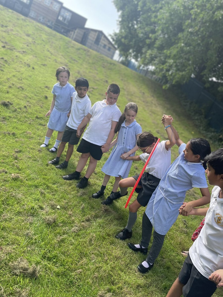 stjosephskly's tweet photo. More happy faces during team building exercise today. #teamworkmakesthedreamwork
#OakClassRule #SJKpe https://t.co/Z2yfUCRBJk