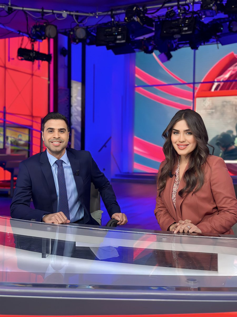 Awad_alfayadh's tweet photo. مع الزميلة المتألقة @hindmustafa في نشرة #التاسعه الليلة . @MBC24News https://t.co/LeBTysSz1L