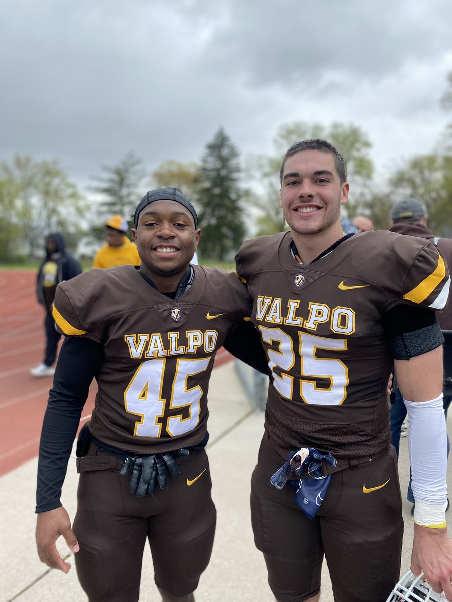 <a href="/_EtwoodWilliams/">Etwood “KANTCHOPWOOD” Williams</a> and <a href="/jimmy0342/">Jimmy Pouba🐅</a> representing <a href="/Mesa_FB/">Mesa High Football</a> at the next level with <a href="/valpoufootball/">Valpo Football</a> . <a href="/gridironarizona/">Gridiron Arizona</a> <a href="/KevinMcCabe987/">Kevin McCabe</a> <a href="/JUSTCHILLY/">Just Chilly</a> <a href="/MesaHSathletics/">Mesa Athletics</a>