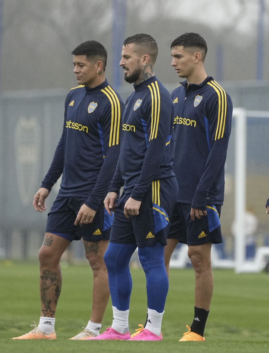 Rojo, Benedetto y Bullaude en el entrenamiento, se perfilan para ser titulares el domingo. Foto: Prensa CABJ