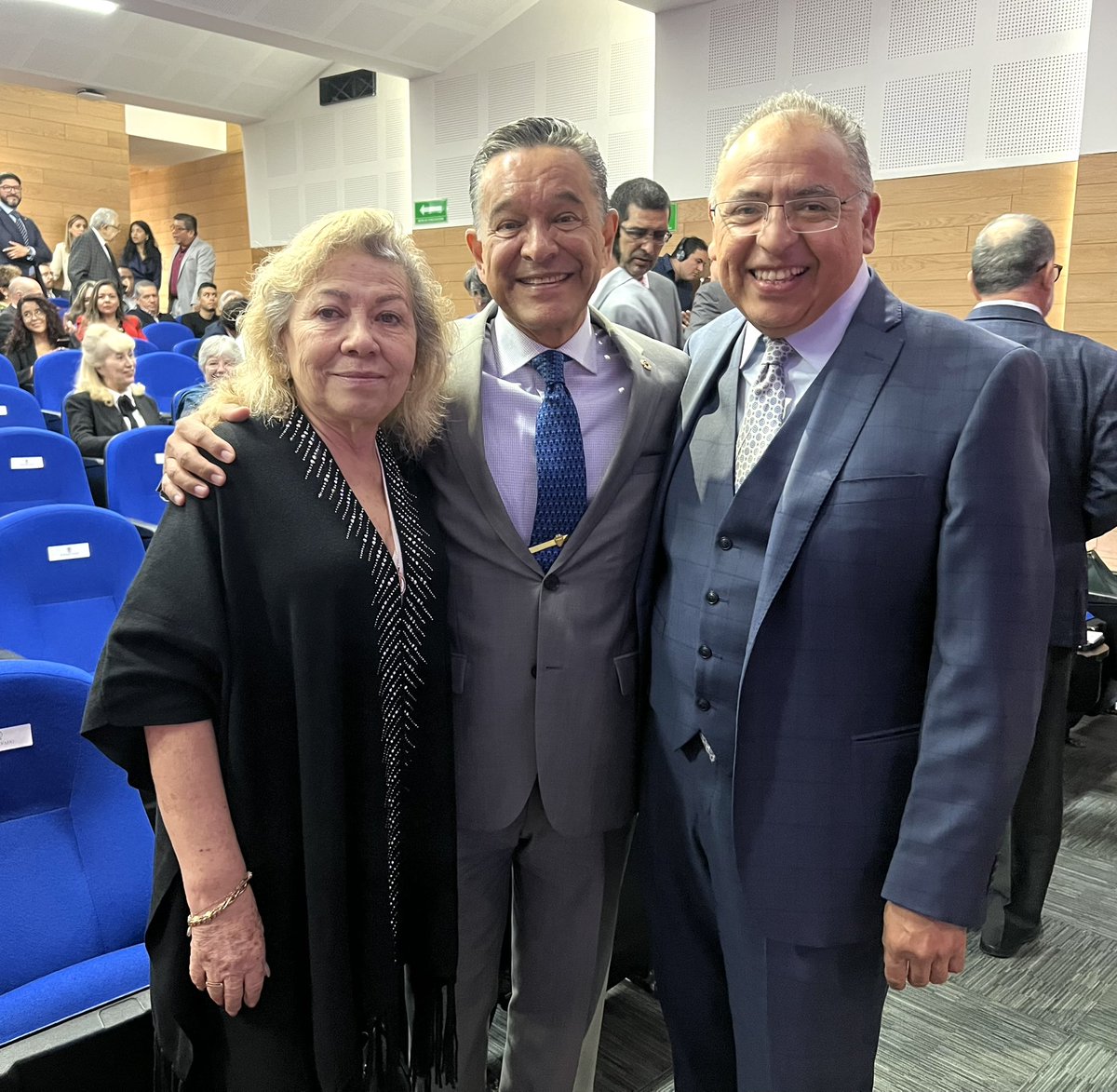 ¡Felicito a la Dra. Mónica González Contró y a la comunidad del Instituto de Investigaciones Jurídicas por cada logro en este primer Informe de Actividades! 👏⚖️