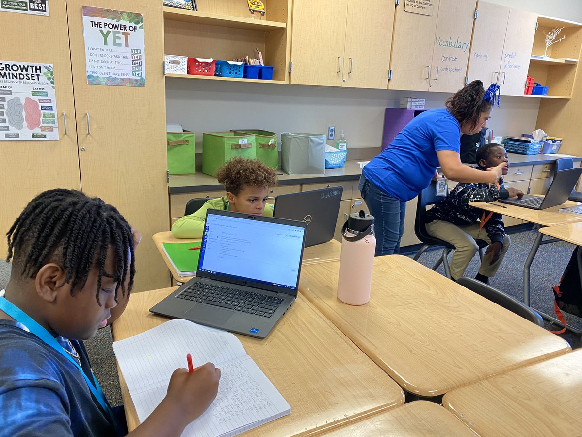 RyonMiddle's tweet photo. Mrs. Maddan’s RLA classes had a little Blended Learning fun today. #PRMSmagic https://t.co/skBcvkadAY