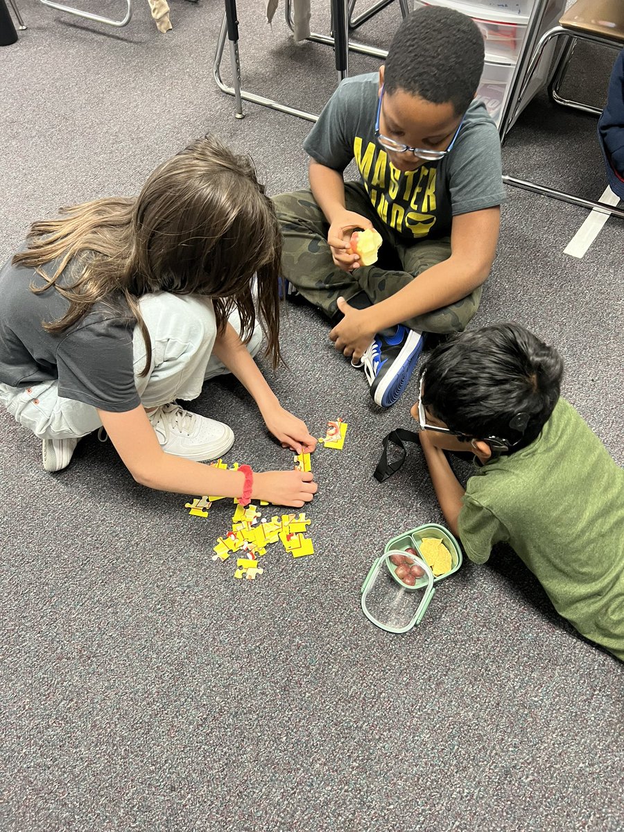 What’s one way to get your students collaborating with their peers during snack time? Have them complete a puzzle without knowing the end result 😃 <a href="/CowlishawKoalas/">Cowlishaw Elementary School</a> <a href="/ipsd204/">Indian Prairie 204</a>