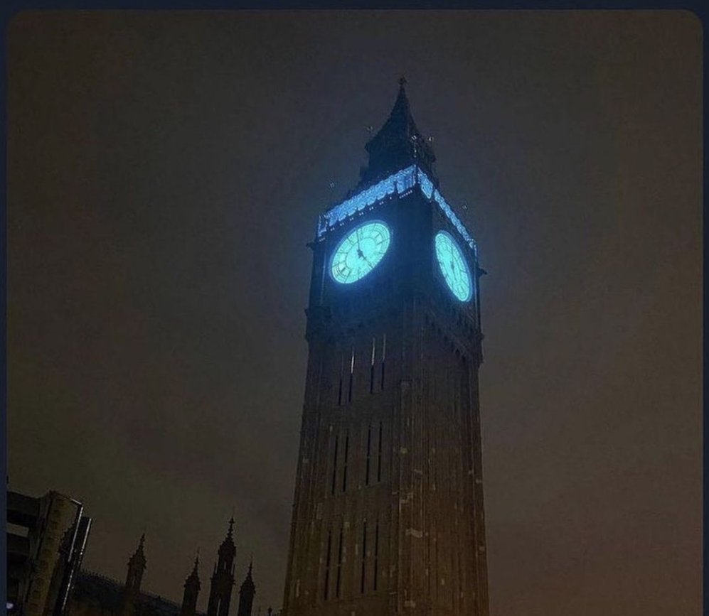 ethanbrownxx's tweet photo. THE QUEEN IS BEING REBOOTED SOMEONE STOP THEM. https://t.co/Ct6Adr1mp0