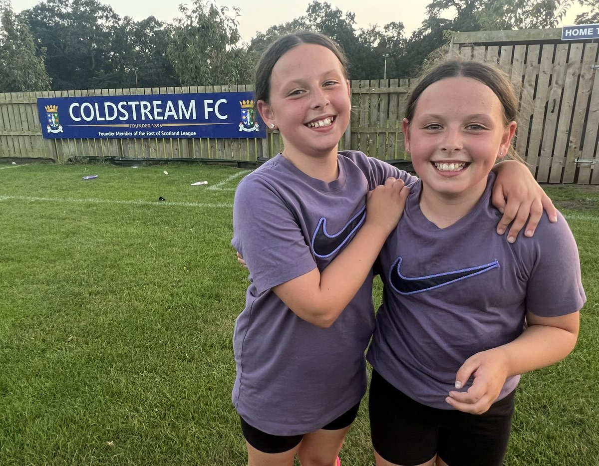 ColdstreamGirls's tweet image. ✍️ NEW SIGNINGS 🔵
A huge warm welcome to twins Teagan and Mia, who have joined our U12 squad. They are looking forward to their first match this weekend … and seem to have fitted in right away 💙