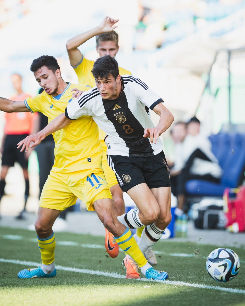 Testspiel in Saarbrücken 🔦🇩🇪

@DFB_Junioren - 2
<a href="/uafukraine/">Ukrainian Association of Football</a> - 0

📍Ludwigsparkstadion, Saarbrücken

#Deutschland #Ukraine #U21 #Football #Saarbrücken
