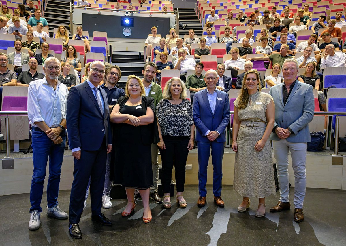 economicboard's tweet photo. Tijdens #LifeportCirculairLab symposium vertelden de  sprekers dat er al ontzettend veel gebeurt op het vlak van duurzame transitie. Vraagstukken over #circulariteit en #duurzaamheid kun je alleen maar samen oplossen. Samen met ondernemers, overheden en onderwijs! #Lifeport https://t.co/9KpHNllKcy