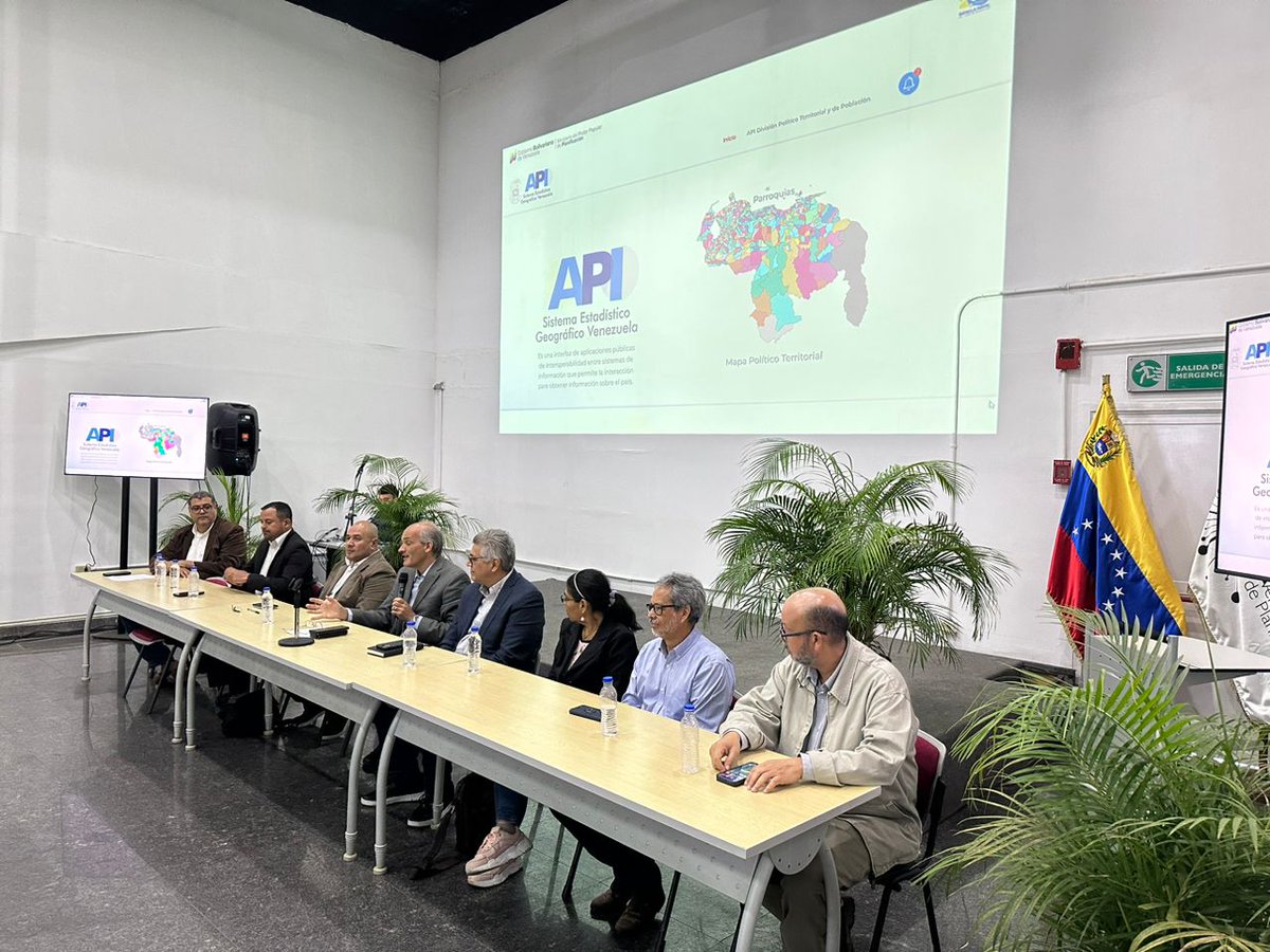 VpPlanificacion's tweet photo. #NotiPlan📢 || Gobierno Bolivariano Lanza Diccionario de Comunidades
📲💻https://t.co/sIkmkGlP52
#MaduroEsProtecciónSocial https://t.co/sAQyHM4zA7