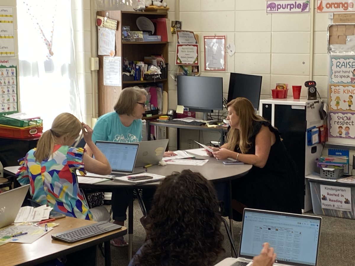 Take a look at what ECS employees do on Curriculum and Data Day! Teachers and administrators utilize data to effectively plan, monitor, and adjust instructional strategies. Additionally, they use this time to learn about Teacher Clarity.
#ecscurriculumdatadays #teacherclarity