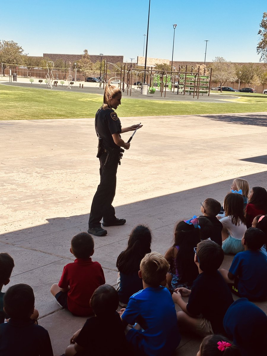 LPDCEU's tweet photo. And we return to school. Meet and greet with Ramirez Elementary.

Thank you for y’all’s welcome.
——
#lpdceu #lubbockpolice #lubbock #texas #lpd https://t.co/tTiwDneWBw