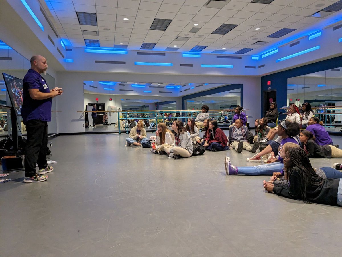 SatCenterDance's tweet photo. Dance I &amp; Technical Theater welcomed guest,Brett Garfunkel, chair of Northwestern State’s Dance and Theater Depts., to discuss the opportunities and programs available to future students. 
#FutureReady #InStateOpportunities @satcenter_tdt @satellitecenter @SCPPS @LafonArtsCenter https://t.co/QWK7EYdTCk