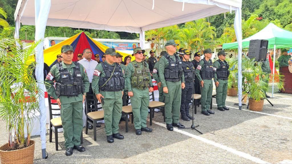 GDCaigster's tweet photo. Hoy #08SEP | Acompañé a mi GD. Alfredo González Viña, 2do. Cmdte y Jefe del Edo Mayor de la #GNB y al acto de entrega y recepción de las Unidades Tácticas de la GNB acantonadas en la jurisdicción de la Redi Capital. 

#FANB #zodimiranda43 #redicapital  #Miranda #distritocapita https://t.co/ItFiM1IY57