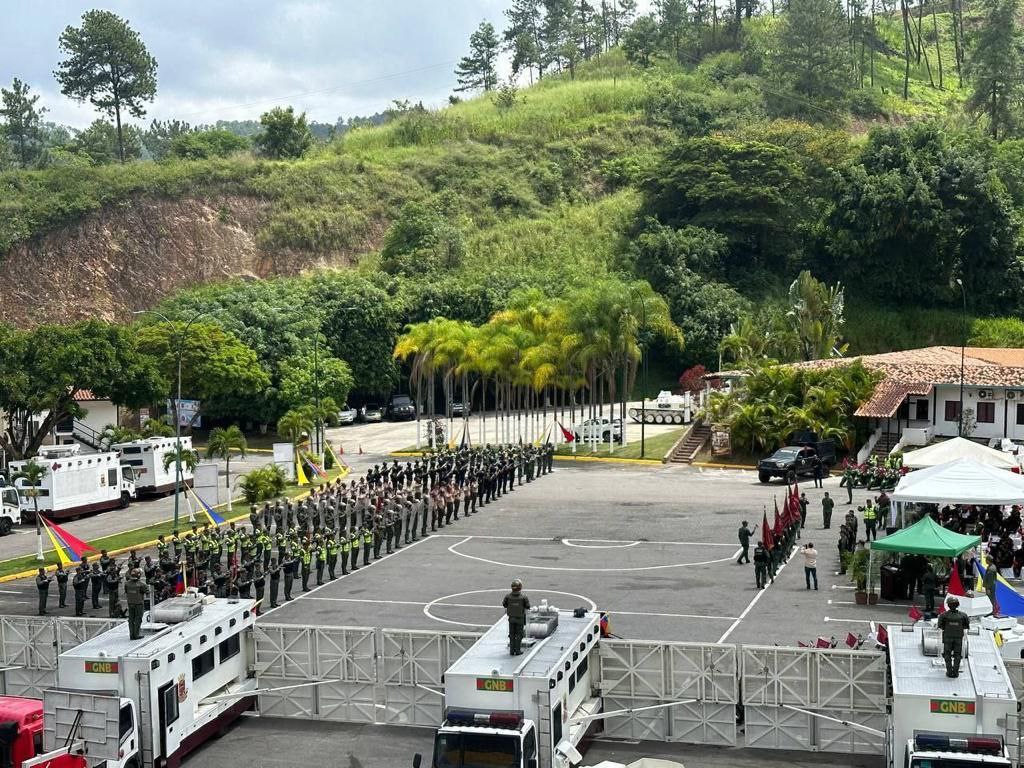 GDCaigster's tweet photo. Hoy #08SEP | Acompañé a mi GD. Alfredo González Viña, 2do. Cmdte y Jefe del Edo Mayor de la #GNB y al acto de entrega y recepción de las Unidades Tácticas de la GNB acantonadas en la jurisdicción de la Redi Capital. 

#FANB #zodimiranda43 #redicapital  #Miranda #distritocapita https://t.co/ItFiM1IY57