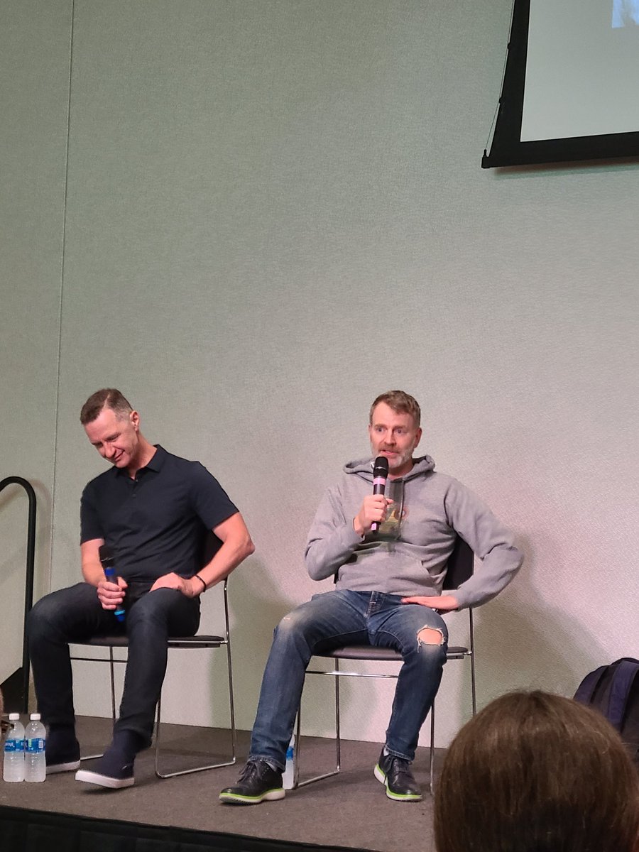 cjeanell's tweet image. Someone get Chris Owens and Brendan Beiser a buddy flick STAT.  Delightful!  @PhileFest_MSP @XFilesNews #spender #pendrell